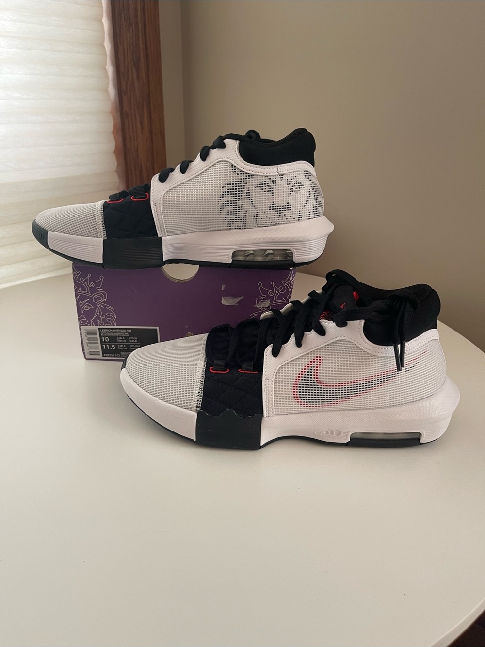 Lebron Witness VIII White/Balck/University Red Size 10 Men